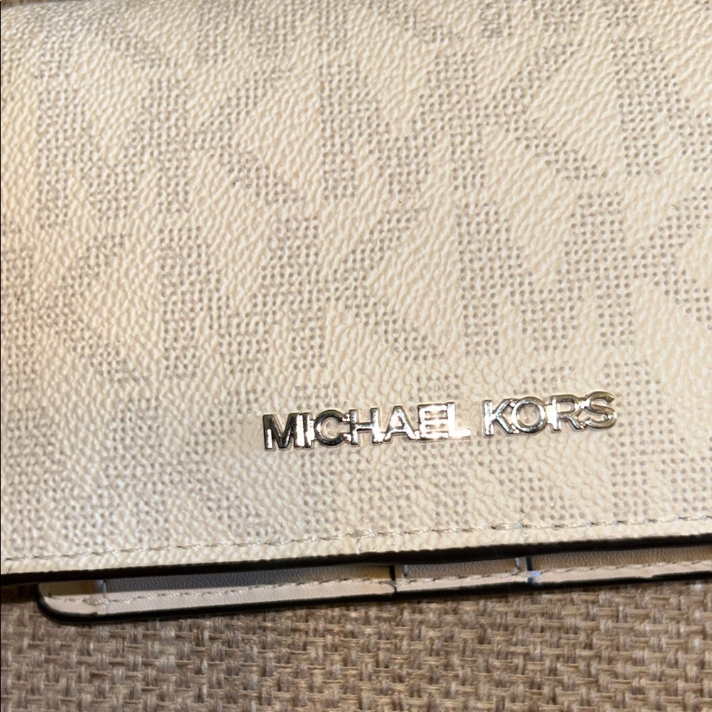 Michael Kors Cream Wallet